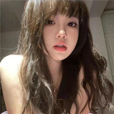 穿着旗袍的女孩